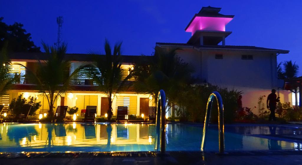 Anantamaa Hotel Тринкомалі Екстер'єр фото